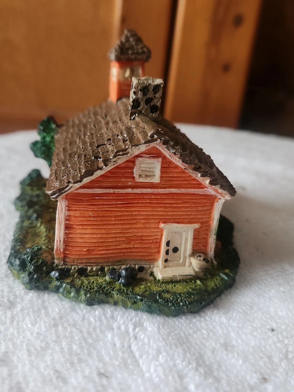 New England Miniature Dept 56 Orange/Red Schoolhouse VTG 1987 Holiday Village